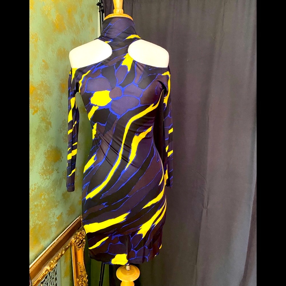 Versace dress Gorgeous shoulder cut out